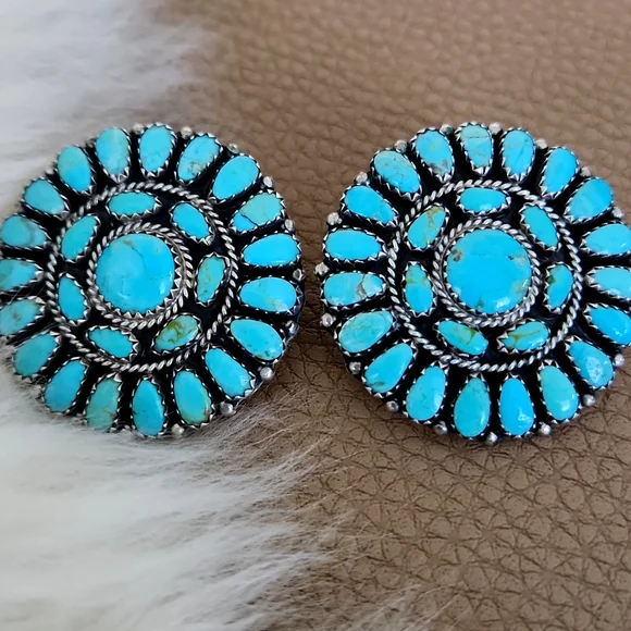 Stunning Vintage Native American Navajo Turquoise Flower Cluster Earrings 🩵🎁